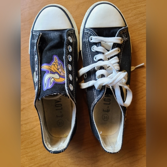 MN Vikings shoes - Picture 2 of 5